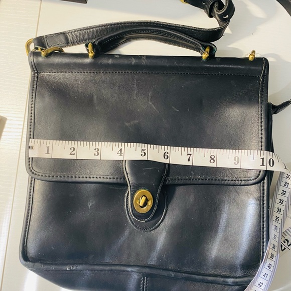 Coach Willis Bag Purse #9927
Black Leather Brass Buckle
Hungary Vintage 90s - Picture 3 of 12